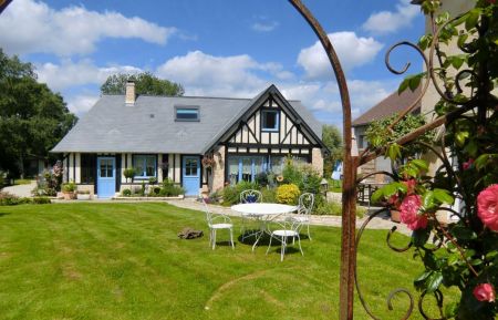 Gite n&deg;2259 P&eacute;riers-en-Auge - Calvados - Vue du g&icirc;te depuis le jardin des propri&eacute;taires