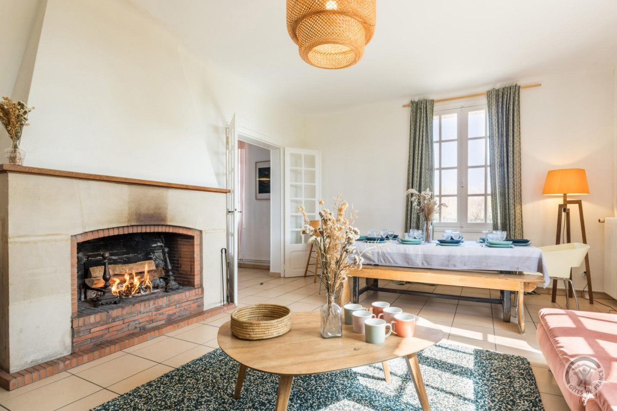Gonnegirls Farm House