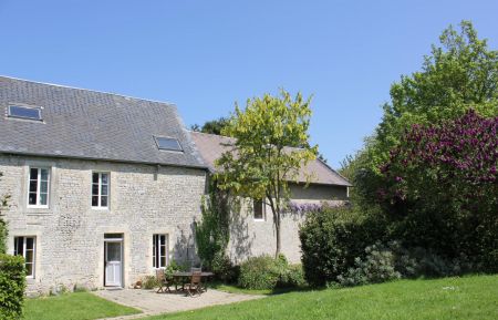 Bed & Breakfast no.5609 Tour-en-Bessin - Calvados - FACADE SUD AVEC TERRASSE
