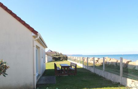 Gite n&deg;3127 Asnelles - Calvados - Le jardin c&ocirc;t&eacute; mer avec table de pique-nique