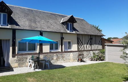 Gite n&deg;2911 Dozul&eacute; - Calvados - jardin c&ocirc;t&eacute; sud (fen&ecirc;tres du grenier &agrave; l'&eacute;tage)