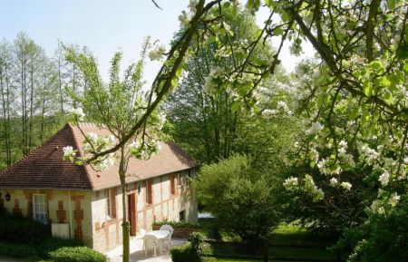Gite n&deg;1070 Valorbiquet - Calvados - g&icirc;te vu  de l'acc&egrave;s en arrivant sur la propri&eacute;t&eacute;